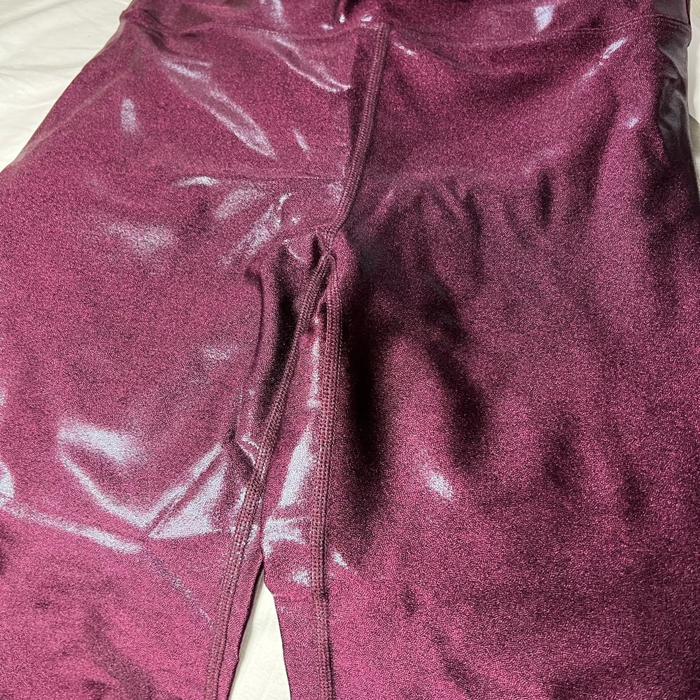 Heroine Sport Marvel Leggings in the color of Ruby size XL